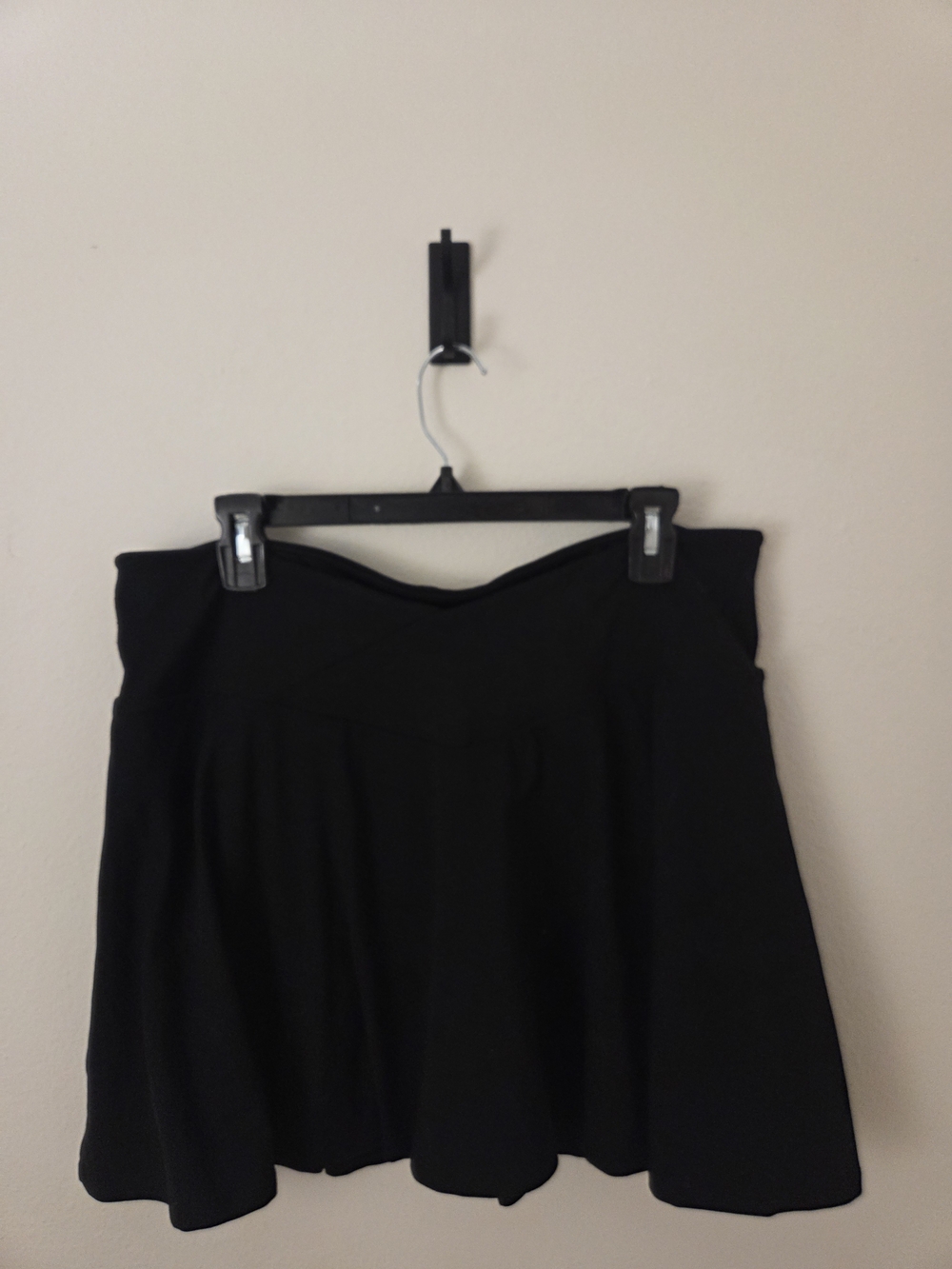 Fabletics Crossover Flounce Skirt Ultra Mini, Black